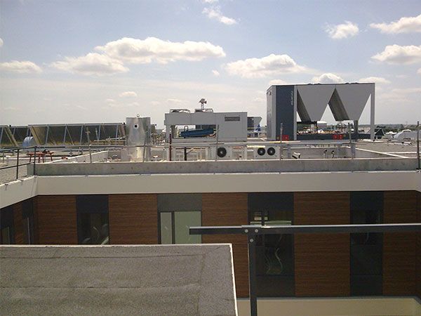 Unité extérieure frigorifique installée par IFC 44 - Saint Nazaire Unité extérieure frigorifique installée par IFC 44 - Saint Nazaire